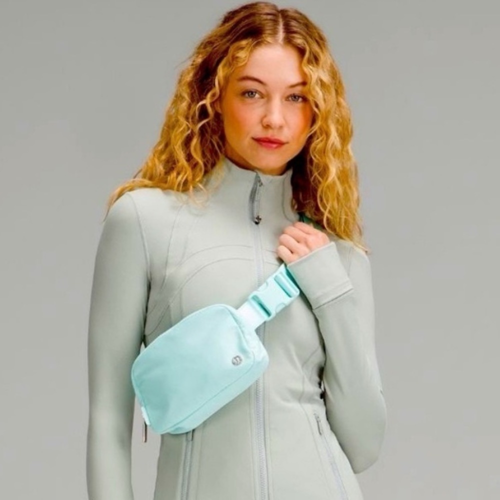 NWT Lululemon Everywhere Belt Bag in Ideal Mint